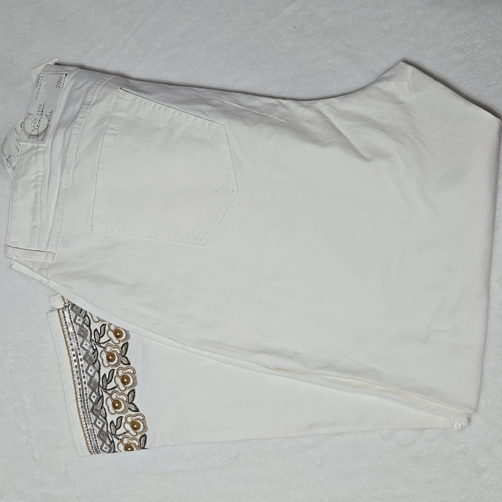 Cato White Ankle Crop Jeans with Embroidered Hem